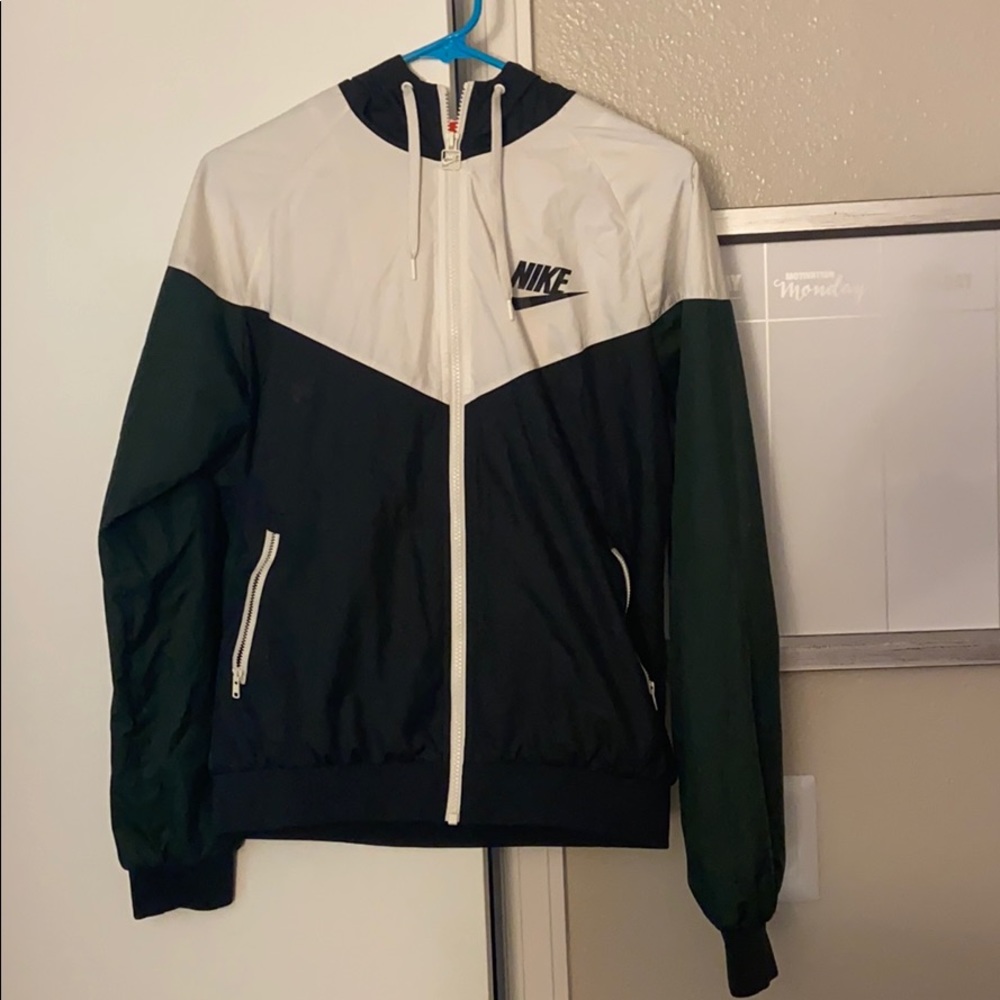 Nike women’s windbreaker M